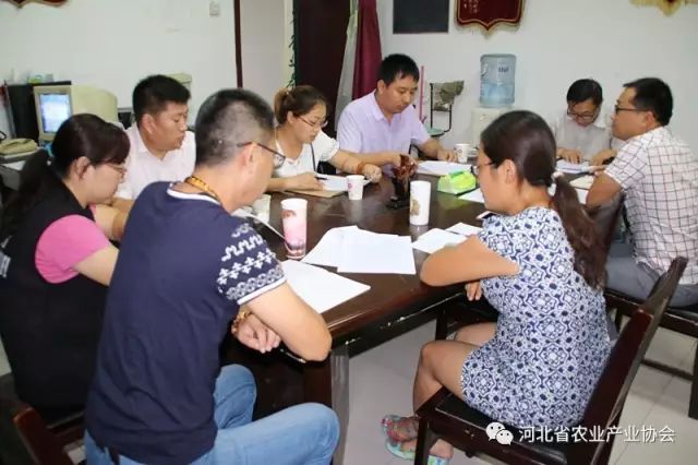 河北省農(nóng)業(yè)產(chǎn)業(yè)協(xié)會(huì)分支機(jī)構(gòu)管理工作會(huì)議啟幕， 畜禽糞便資源化處理研發(fā)服務(wù)中心匯報(bào)